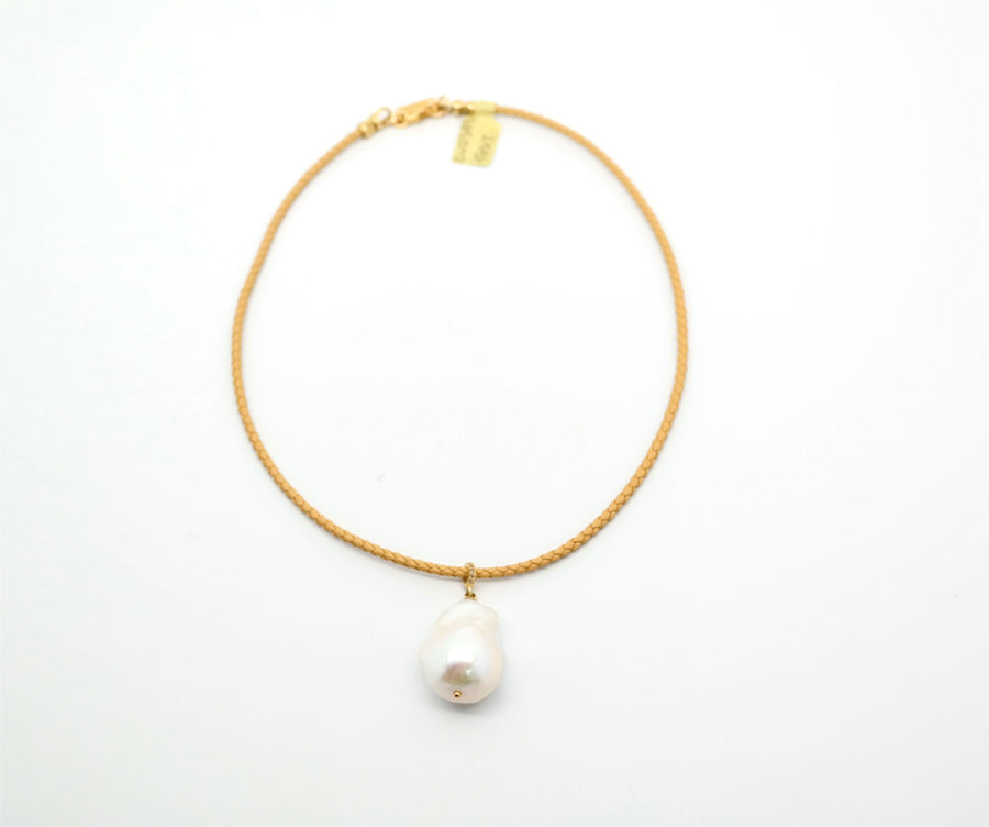Choker: Braided leather with hanging Large Baroque