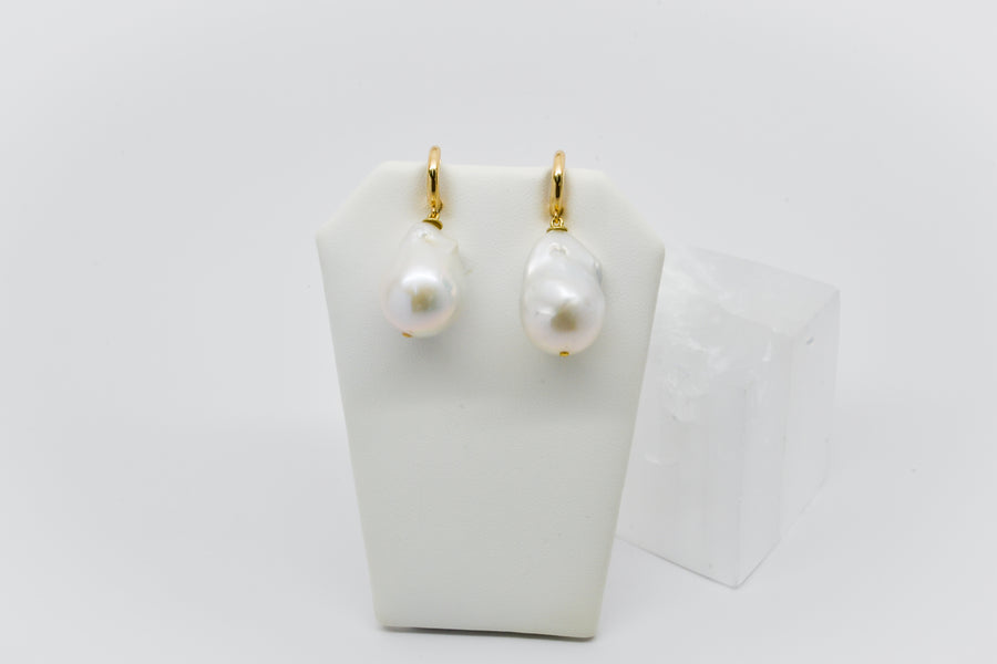 Earrings | Kate, Lg Barogue Freshwater Pearl, 14k Huggy