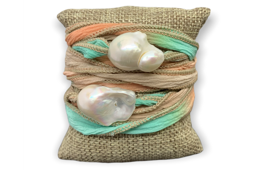 Bracelet | Baroque Pearl on Ribbon
